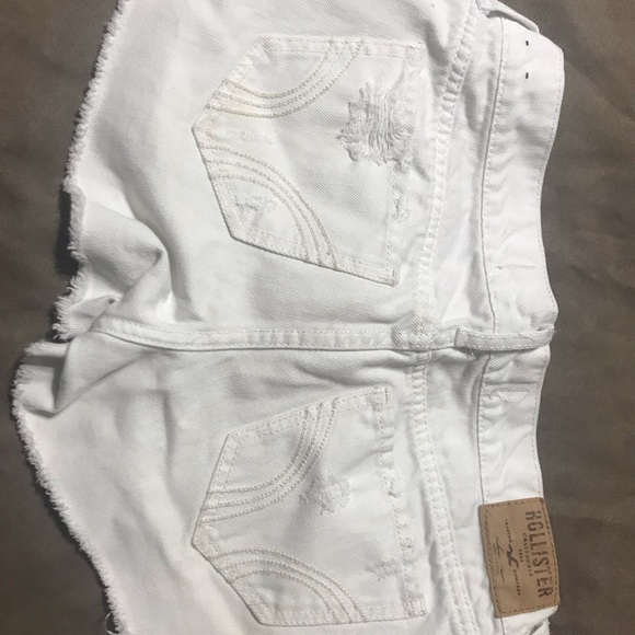 White hollister cutoffs w25 - Picture 3 of 3